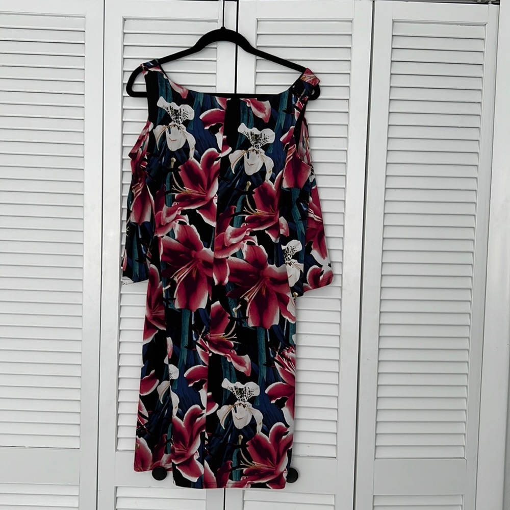 Connected Cold Shoulder 3/4 Sleeve Dress!
FINAL MARKDOWN. - Picture 3 of 7